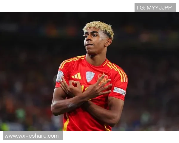 姆巴佩俯瞰亚马尔河畔，展现热情活力与无尽魅力